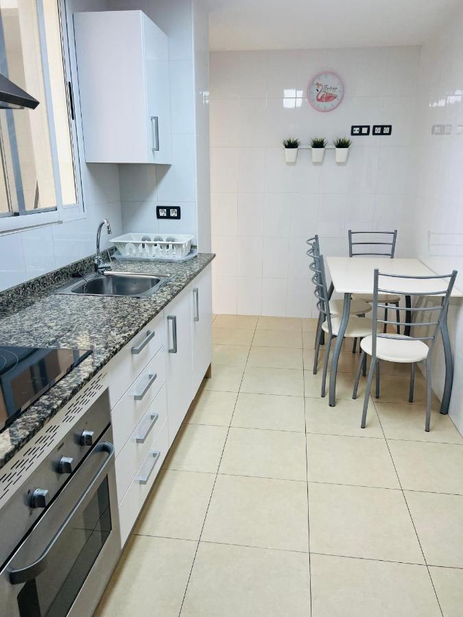 Centro 3 Con Aire Acondicionado Y Wifi A 150m De La Playa Y Castillo Apartment *